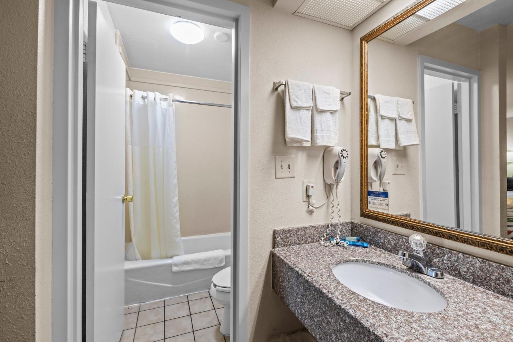 Garnet Inn & Suites, Morehead City Near Atlantic Beach Zimmer foto